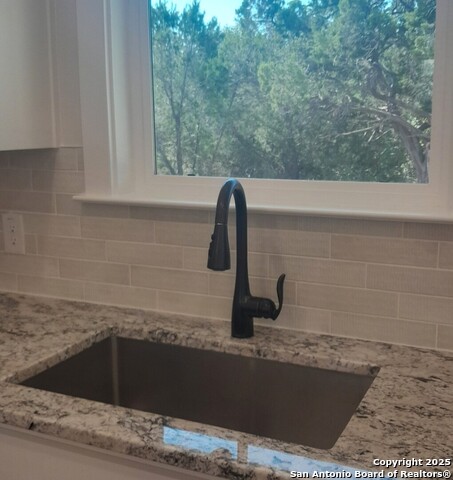 Listing photo id 8 for 1140 Yaupon  