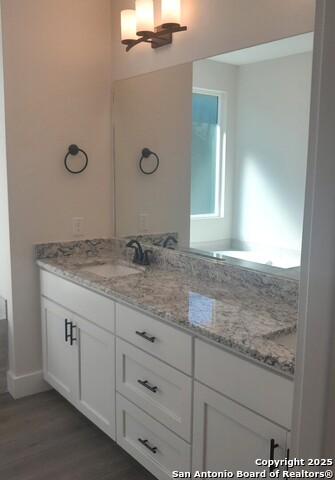 Listing photo id 11 for 1140 Yaupon  