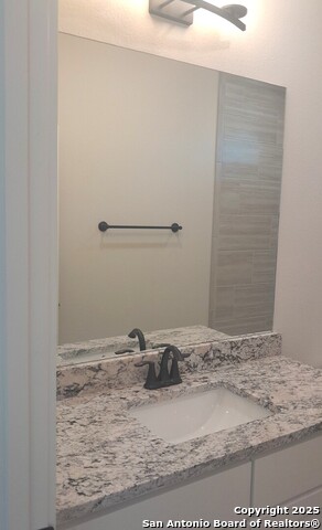 Listing photo id 15 for 1140 Yaupon  