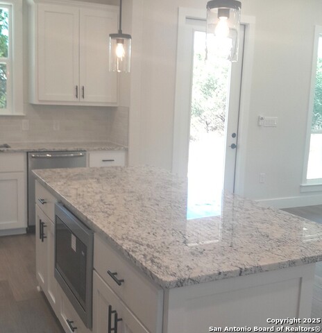 Listing photo id 7 for 1140 Yaupon  