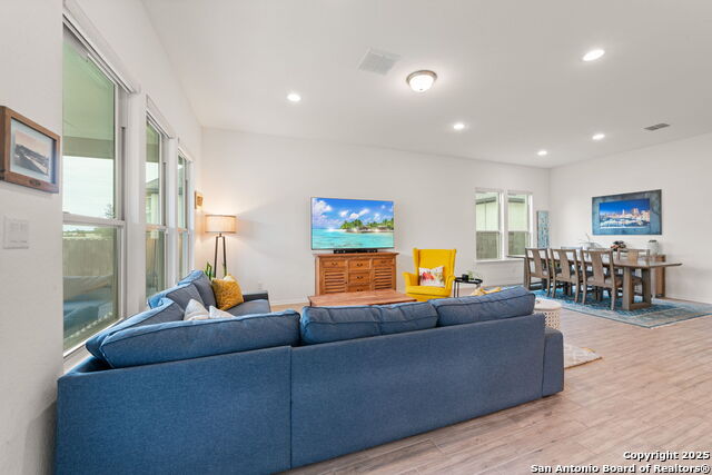 Listing photo id 9 for 204 White Barn