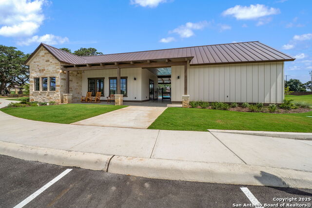 Listing photo id 39 for 204 White Barn