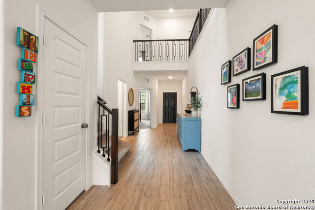 Listing photo id 4 for 204 White Barn