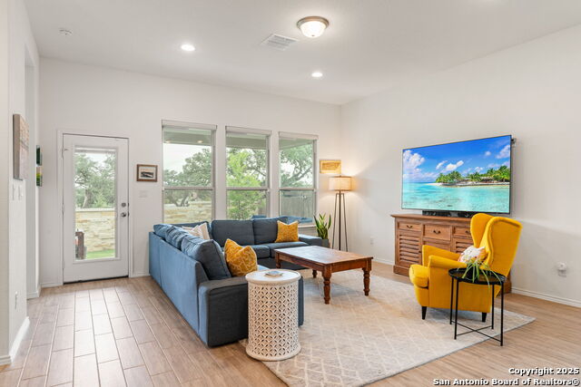 Listing photo id 6 for 204 White Barn