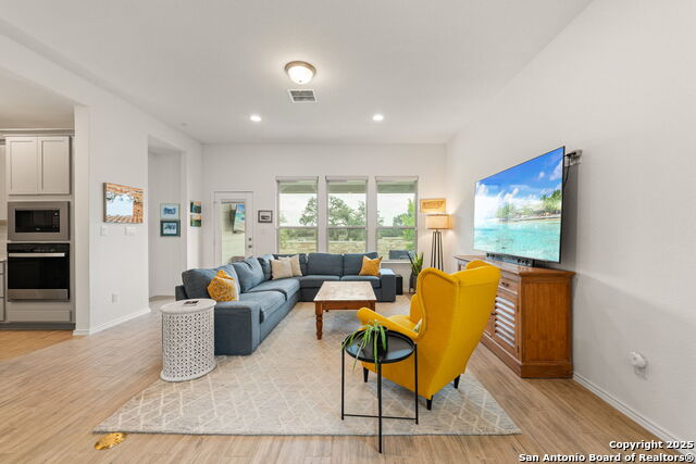 Listing photo id 7 for 204 White Barn