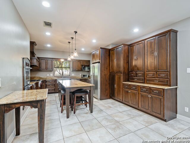 Listing photo id 9 for 332 Towne Vue