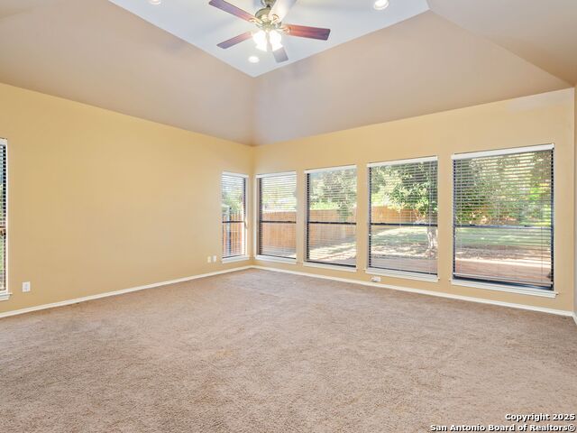 Listing photo id 13 for 332 Towne Vue