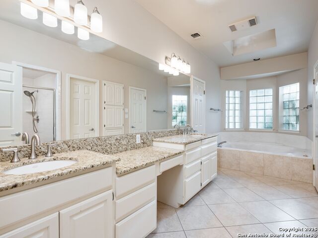 Listing photo id 15 for 332 Towne Vue