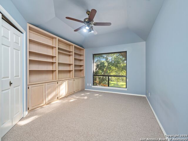 Listing photo id 17 for 332 Towne Vue