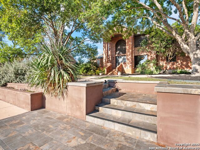 Listing photo id 0 for 332 Towne Vue