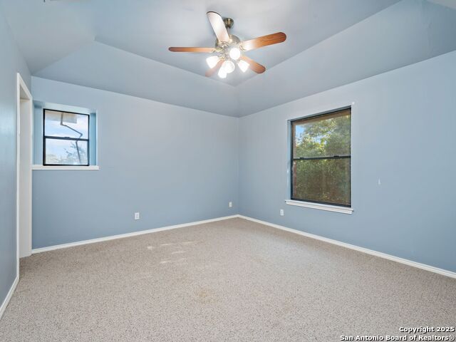 Listing photo id 18 for 332 Towne Vue