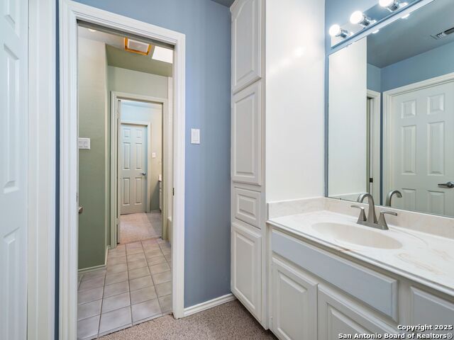 Listing photo id 19 for 332 Towne Vue