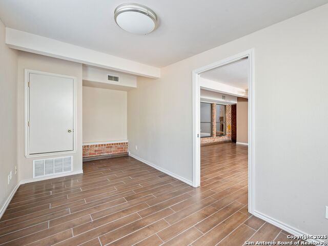 Listing photo id 22 for 332 Towne Vue