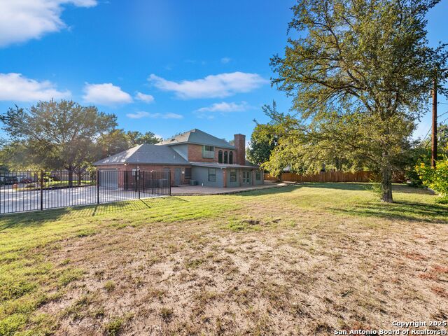 Listing photo id 23 for 332 Towne Vue