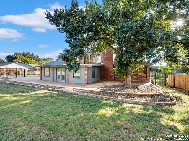 Listing photo id 25 for 332 Towne Vue