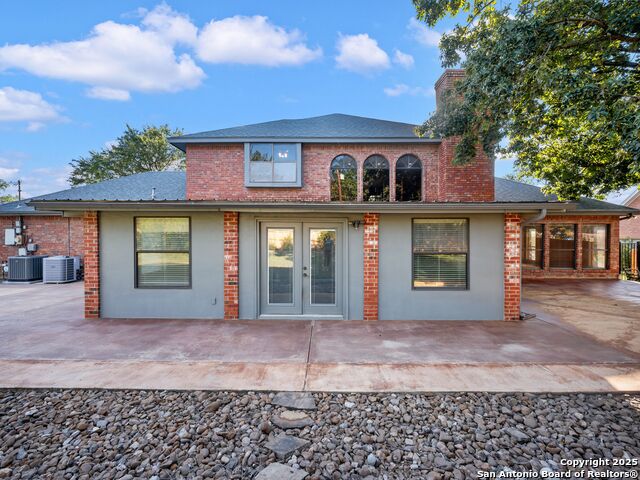 Listing photo id 26 for 332 Towne Vue