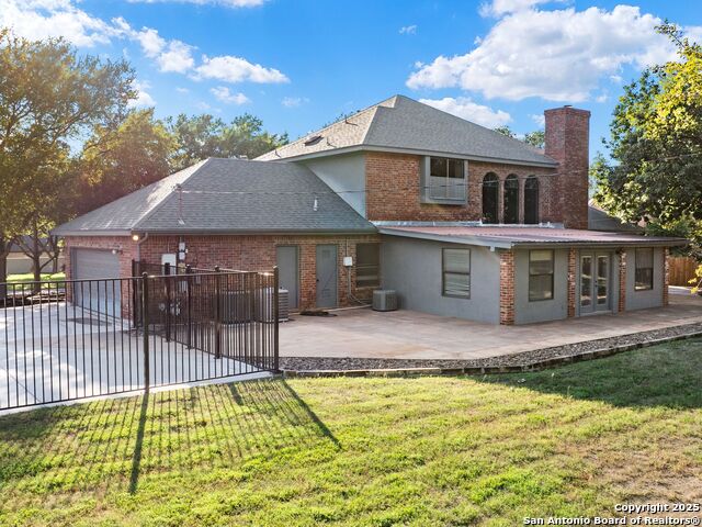 Listing photo id 28 for 332 Towne Vue