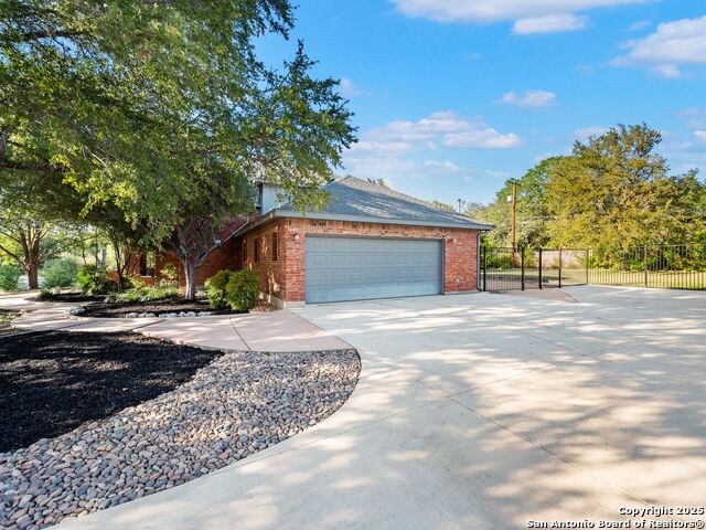 Listing photo id 29 for 332 Towne Vue