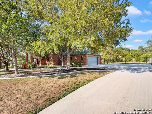 Listing photo id 30 for 332 Towne Vue
