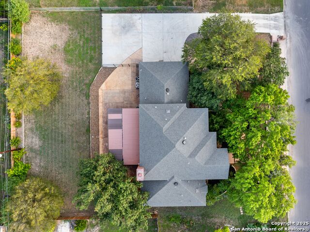 Listing photo id 33 for 332 Towne Vue