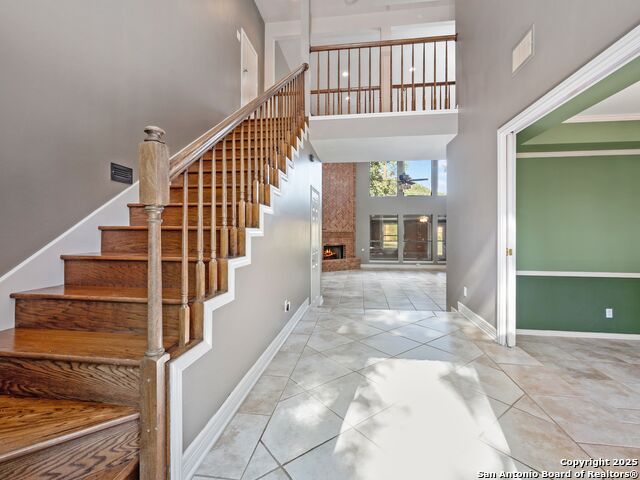 Listing photo id 4 for 332 Towne Vue