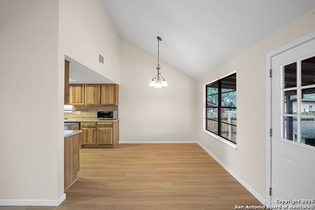 Listing photo id 8 for 9203 Ridge Grove