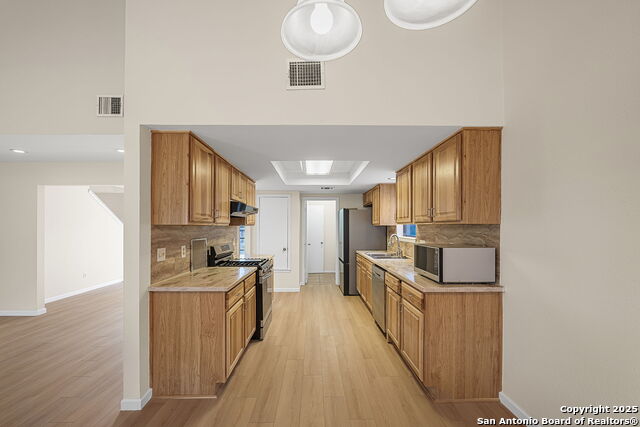 Listing photo id 9 for 9203 Ridge Grove