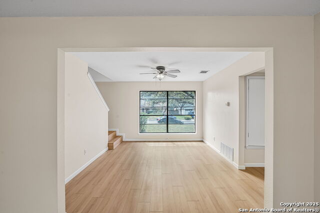 Listing photo id 11 for 9203 Ridge Grove