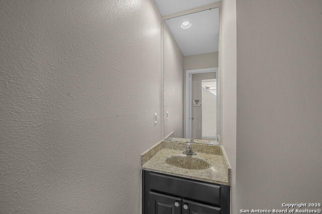 Listing photo id 12 for 9203 Ridge Grove