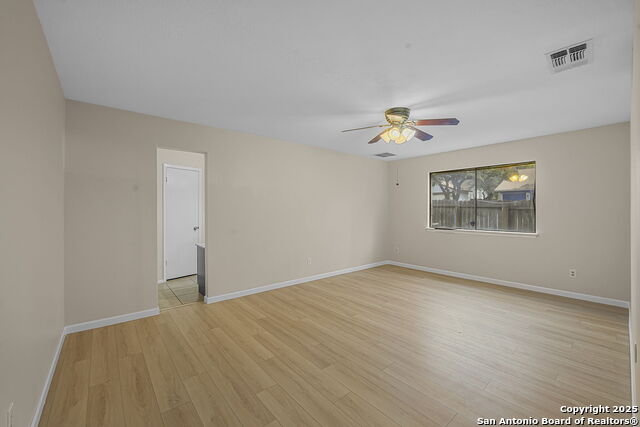 Listing photo id 13 for 9203 Ridge Grove