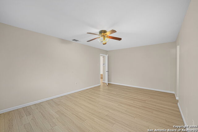 Listing photo id 14 for 9203 Ridge Grove