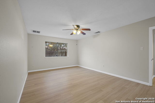 Listing photo id 15 for 9203 Ridge Grove