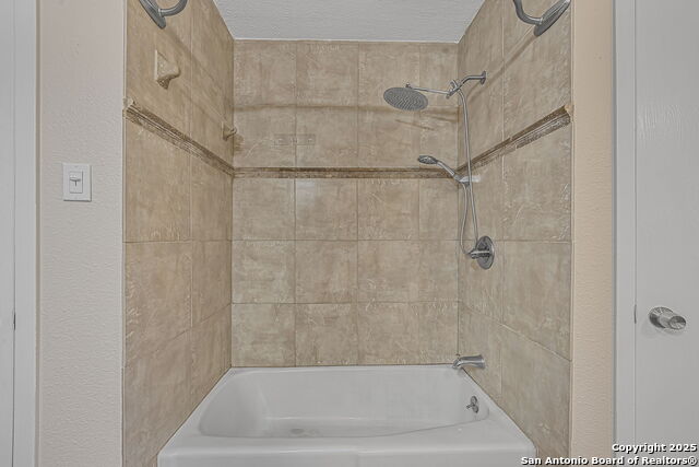 Listing photo id 17 for 9203 Ridge Grove