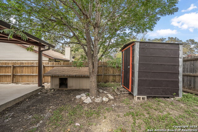 Listing photo id 25 for 9203 Ridge Grove