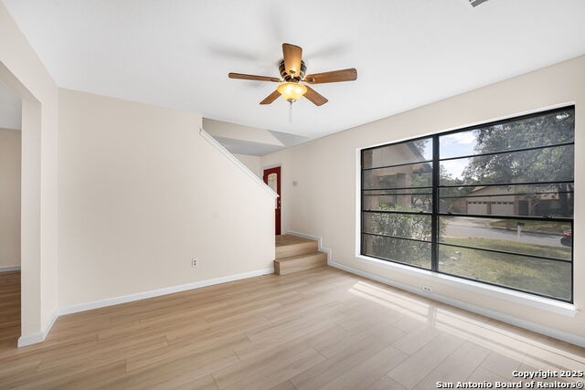 Listing photo id 3 for 9203 Ridge Grove