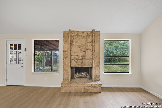 Listing photo id 6 for 9203 Ridge Grove