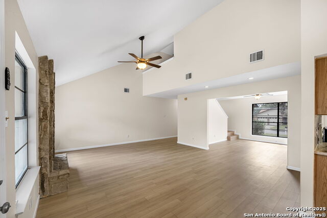 Listing photo id 7 for 9203 Ridge Grove