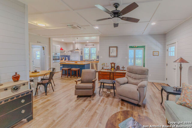 Image 10 of 62 For 872 Oak Drive