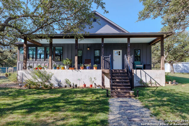 Image 2 of 62 For 872 Oak Drive