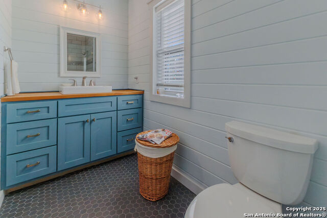 Image 22 of 62 For 872 Oak Drive