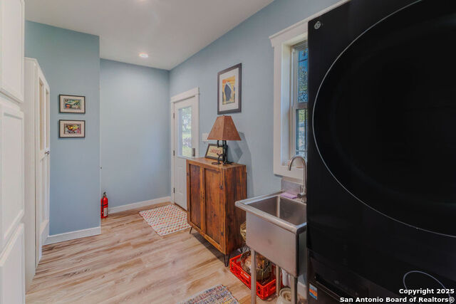 Image 27 of 62 For 872 Oak Drive