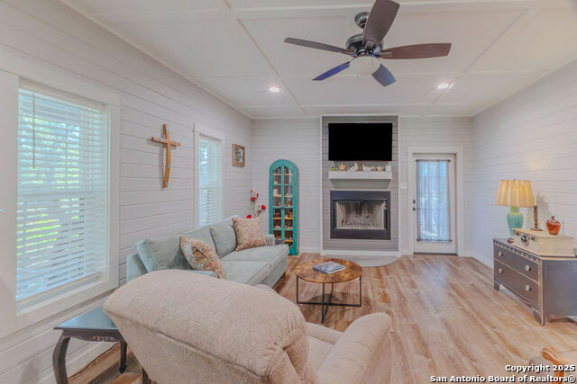 Image 9 of 62 For 872 Oak Drive