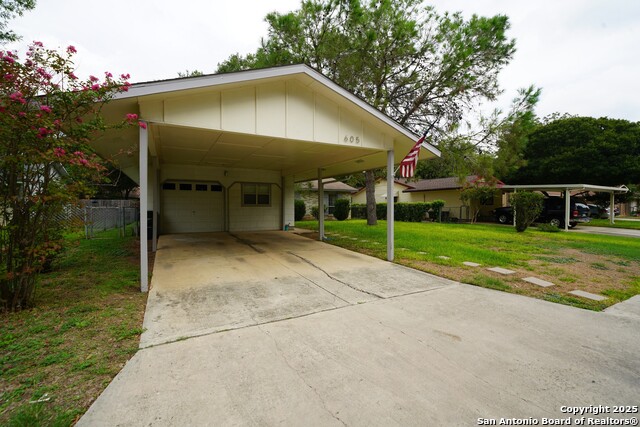 Image 2 of 23 For 605 Maple