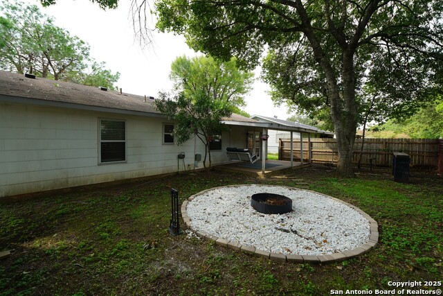 Image 22 of 23 For 605 Maple