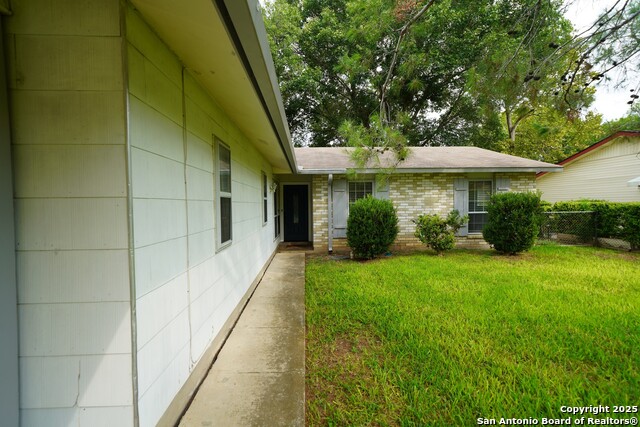 Image 4 of 23 For 605 Maple