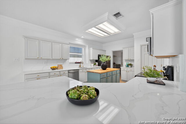 Image 12 of 37 For 210 English Oaks