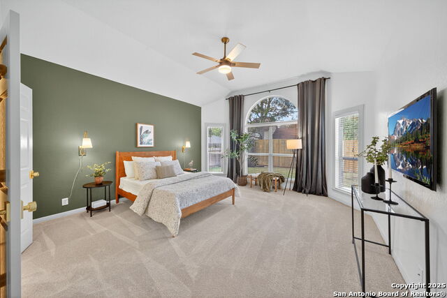 Image 23 of 37 For 210 English Oaks