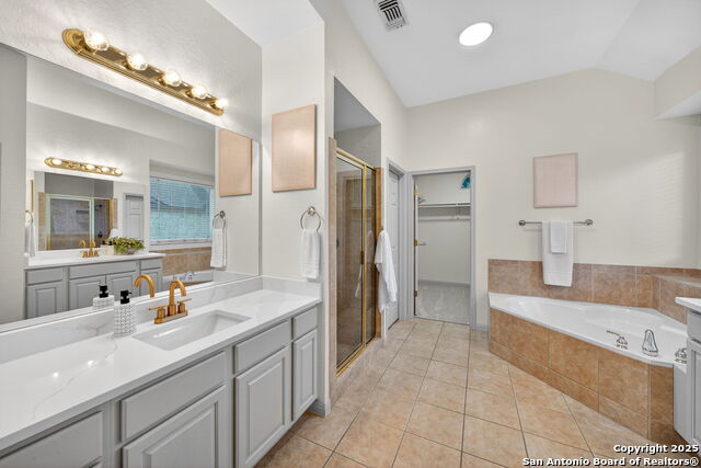 Image 25 of 37 For 210 English Oaks