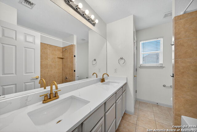 Image 33 of 37 For 210 English Oaks