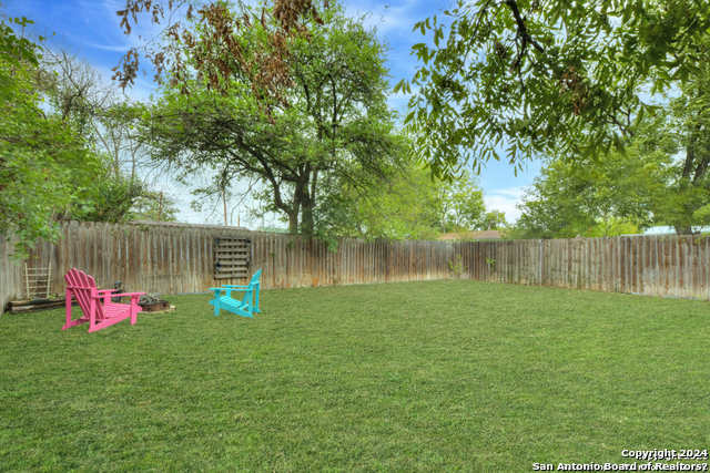 Listing photo id 17 for 453 Mitchell St W